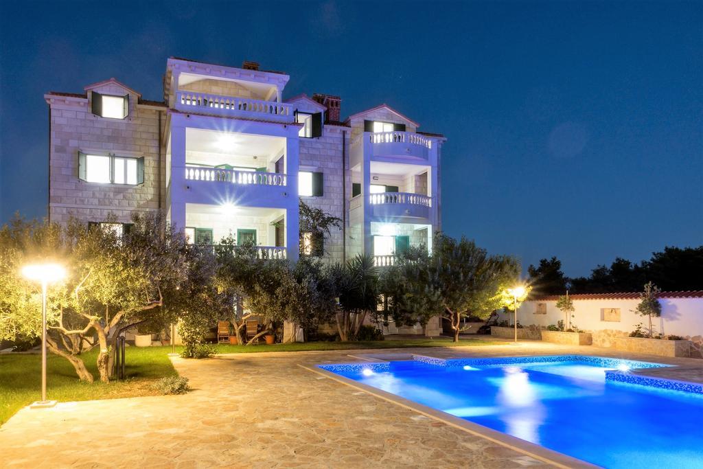 Apartments Villa Barbara Sumartin Exterior photo