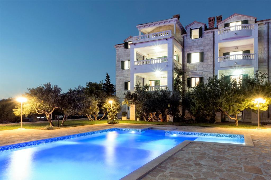 Apartments Villa Barbara Sumartin Exterior photo