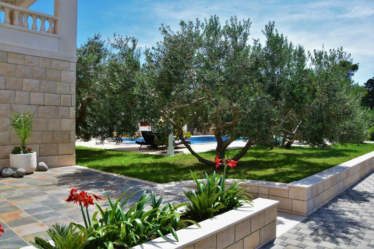 Apartments Villa Barbara Sumartin Exterior photo